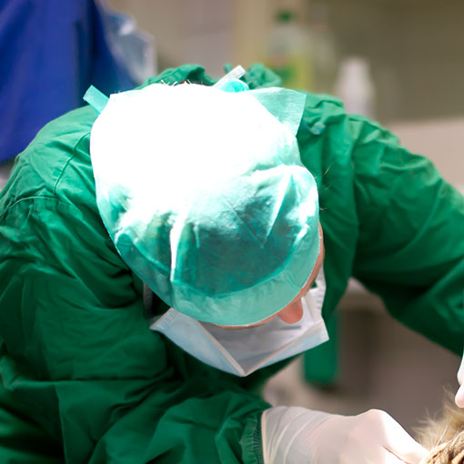 Foto: Tierarzt in OP-Kleidung